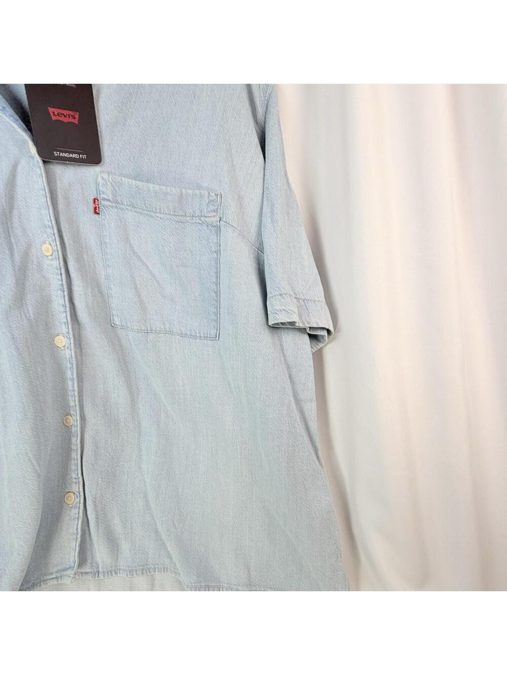 Levi's Women Short Sleeve Soft Demin Button Down 2X Standard Fit Light Wash NWT - Picture 8 of 9